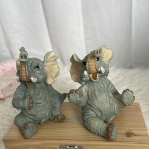 Two Cute little elephants made from resin❣️